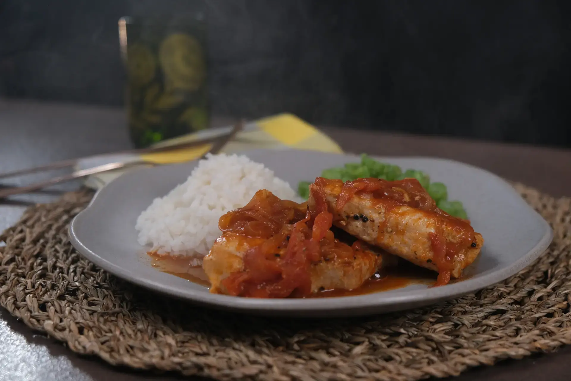 Pierna de Cerdo en Bistec con Arroz y Habichuelas
