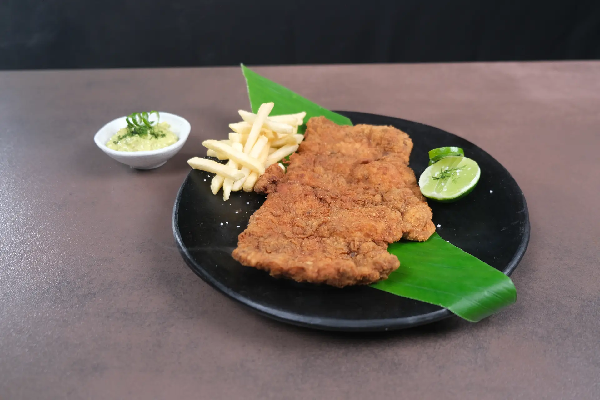 Chuleta Valluna Con Papa A La Francesa Y Guacamole